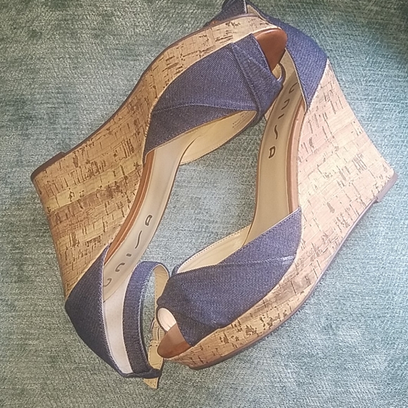 🎉Sale $10 Unisa Wedges - Picture 3 of 8